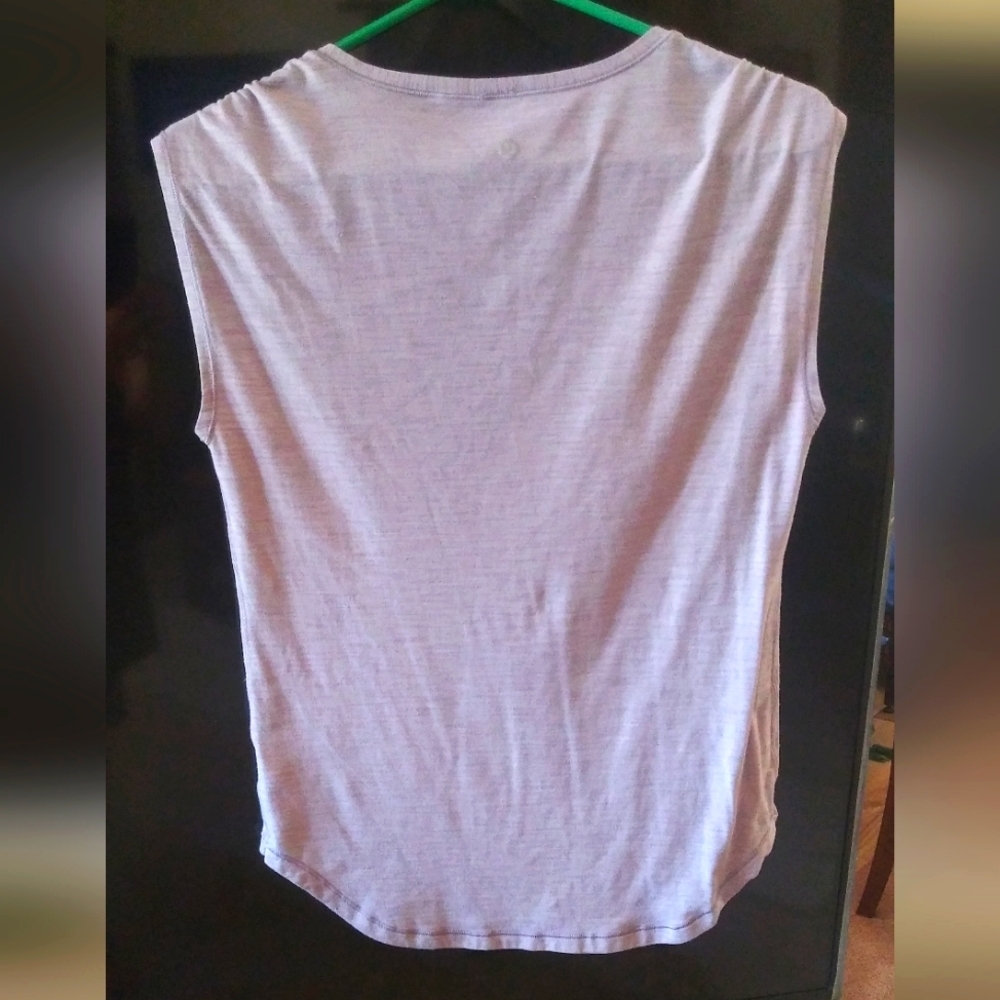 Womens Lululemon cap sleeve top. - Picture 2 of 4